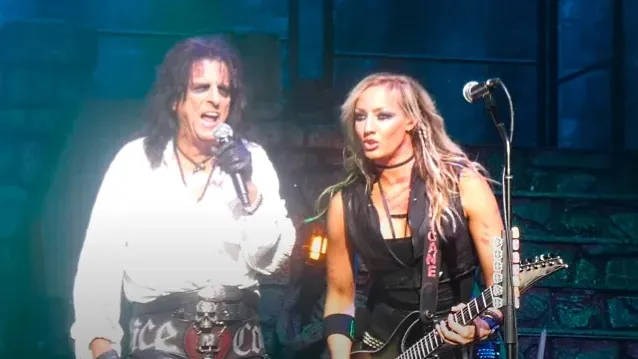 Alice Cooper: 'Nita Strauss? Una forza della natura! E continua a migliorare'