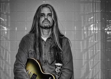 Gibson Guitars: presentata la Epiphone Les Paul Custom Art Collection di Adam Jones dei Tool