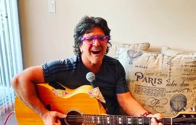 Great White: Terry Ilous onora l'ex cantante dei Bad Company Brian Howe, recentemente scomparso