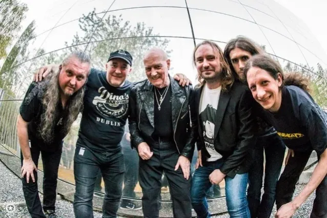 The Chris Slade Timeline: prima canzone originale per la band del batterista degli AC/DC, video