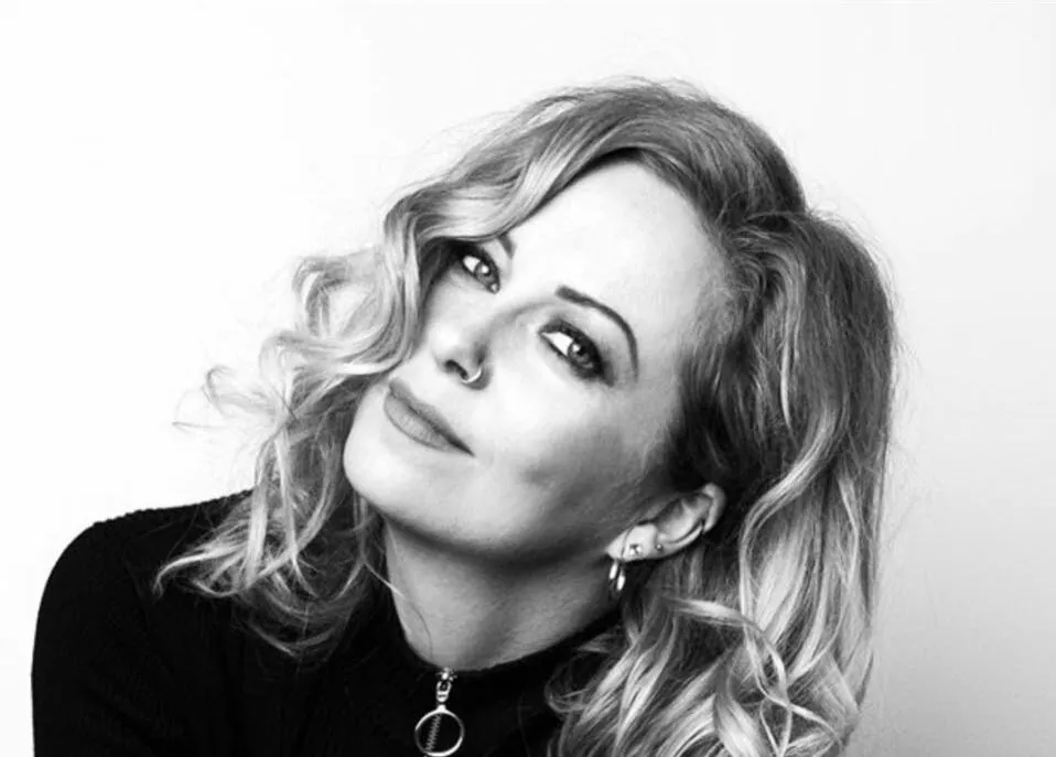 Anneke Van Giersbergen (ex The Gathering): in arrivo l'album orchestrale "Let the Light In", dettagli e song online