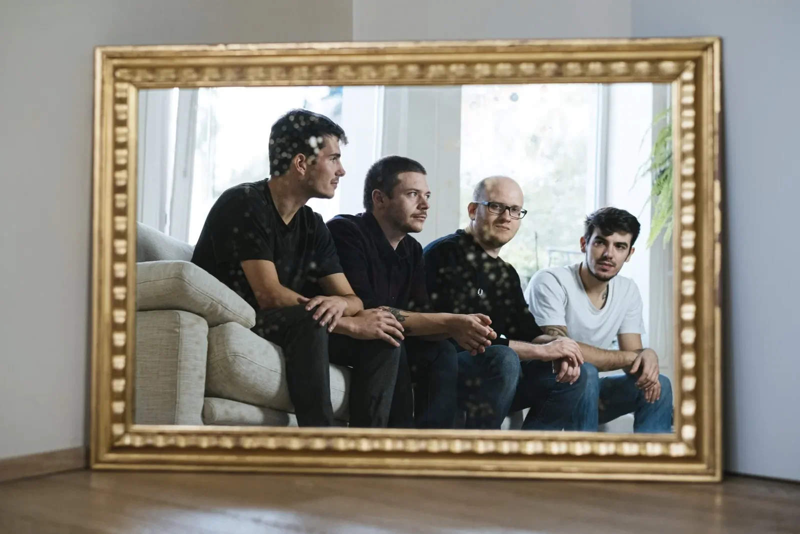 Regarde: pubblicato il nuovo video 'Carried Away'