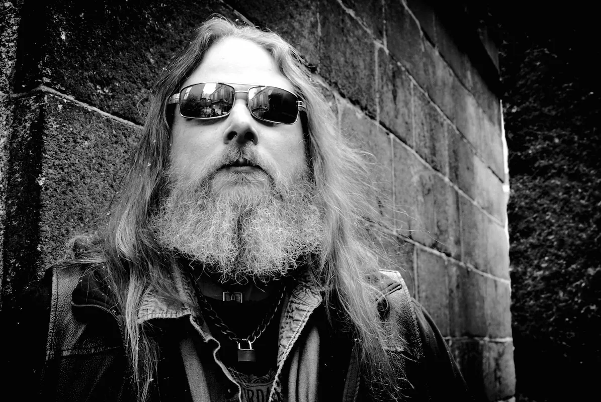 Dee Calhoun (Iron Man, Spiral Graves): il video di 'Godless', title-track del prossimo album