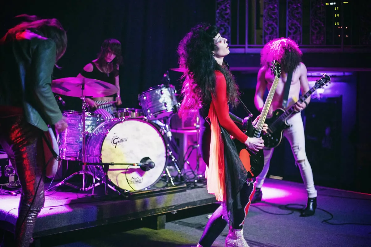 Starbenders: guarda il video dal vivo di 'Holy Mother' (Live from Maze Studios)