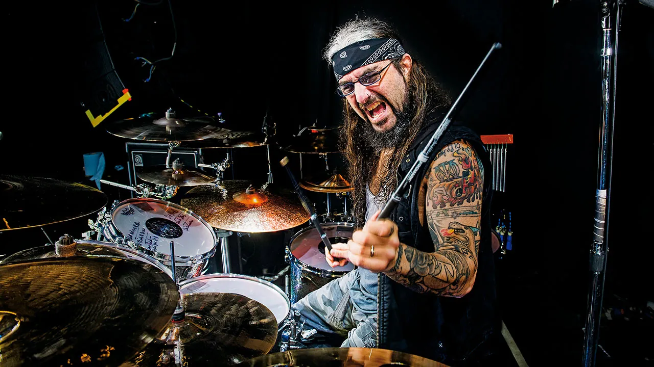 Dream Theater: Mike Portnoy alle prese con "Pneuma" dei Tool
