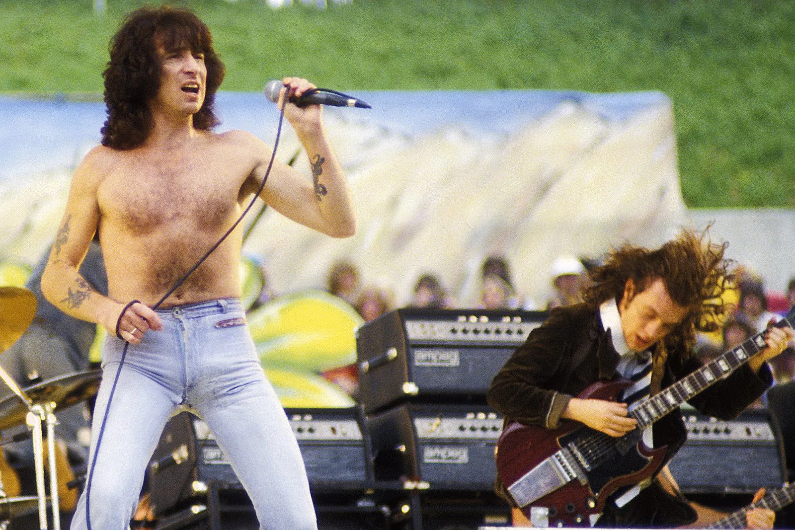Metallica: Lars Ulrich, 'gli AC/DC con Bon Scott erano l'incarnazione dell'attitudine Rock 'N' Roll'