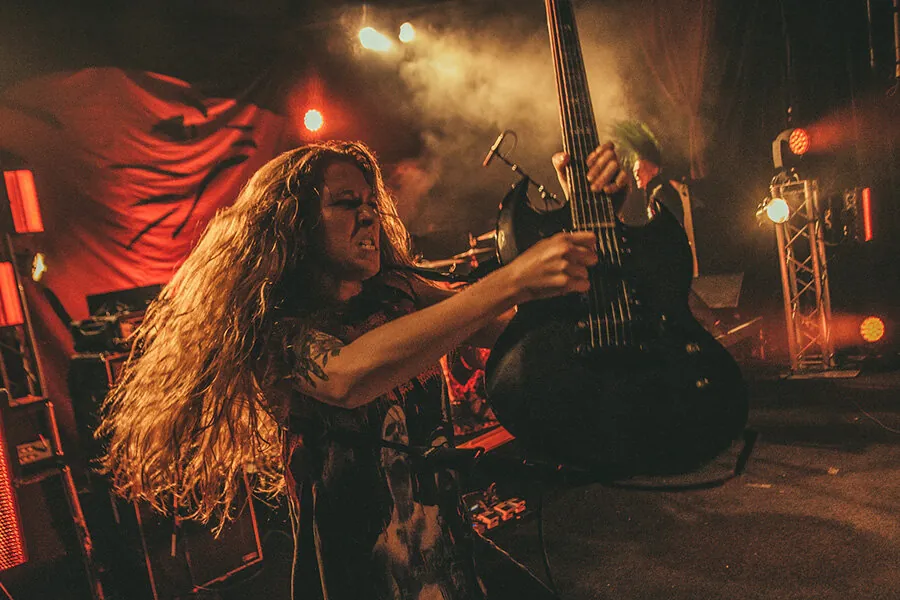 Code Orange: Reba Meyers, 'l'industria Metal sta crollando dietro ad altri generi'