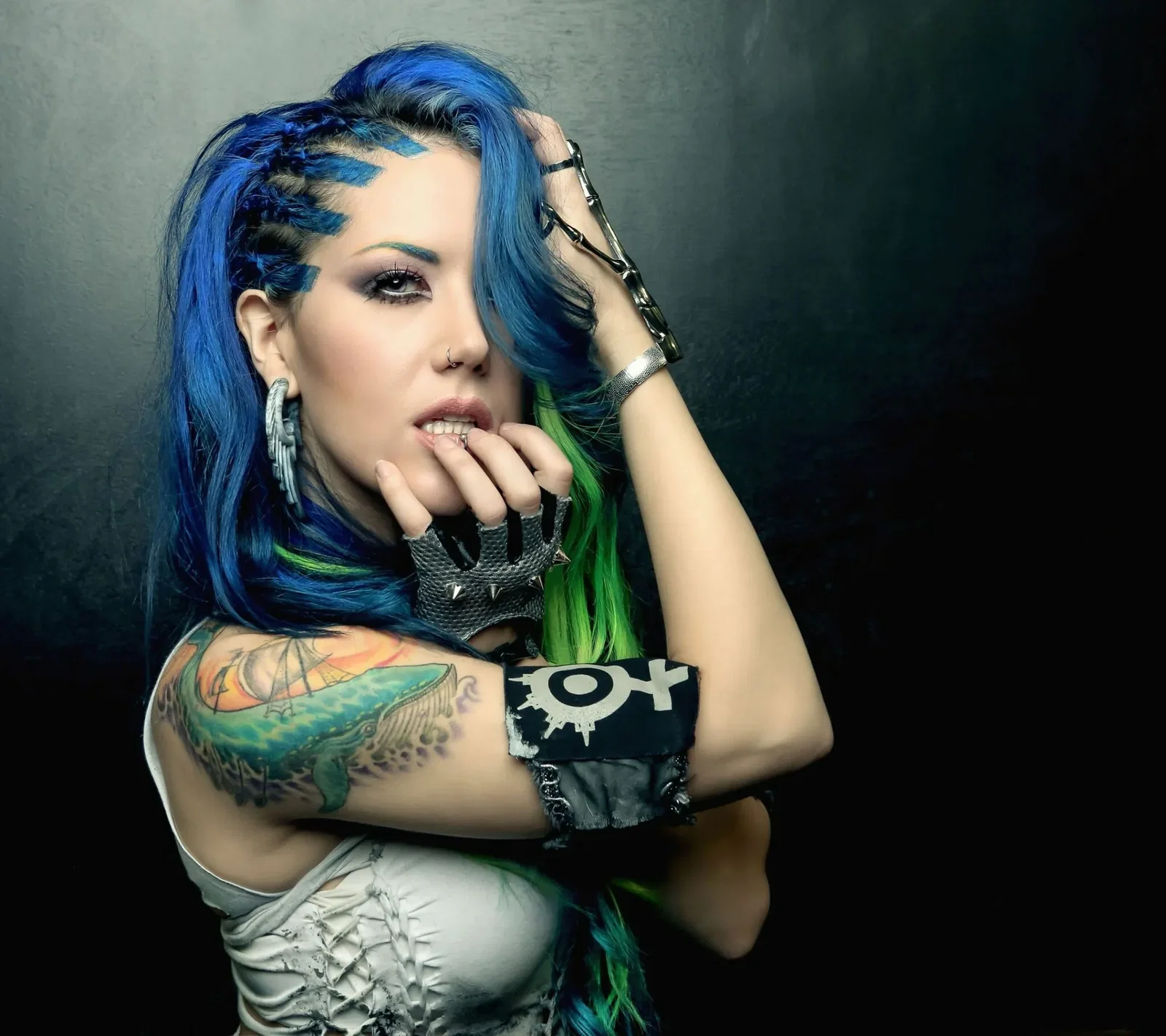 Arch Enemy: Alissa White-Gluz tiene il discorso di apertura alla "Marcia di liberazione degli animali"