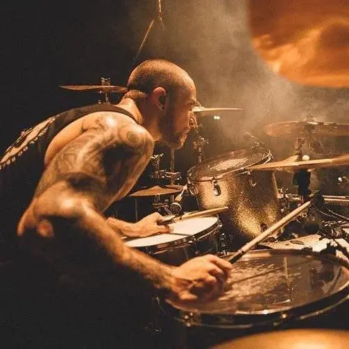Sepultura: frattura alla gamba destra per Eloy Casagrande durante uno show