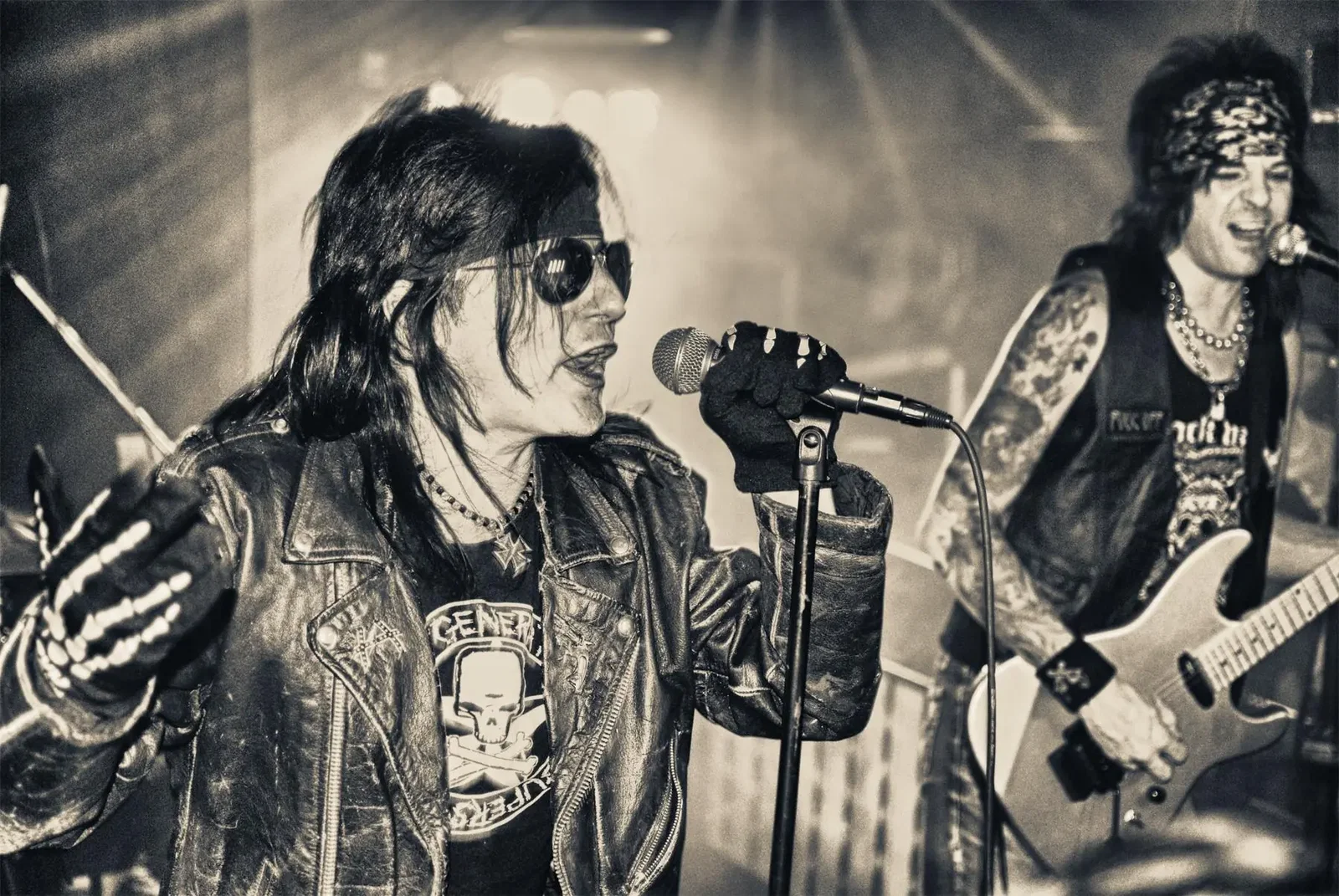 Guns N' Roses: Richard Black degli Shark Island racconta di come Axl Rose ha rubato il suo modo di stare sul palco senza poi cercare di aiutare la band una volta raggiunto il successo
