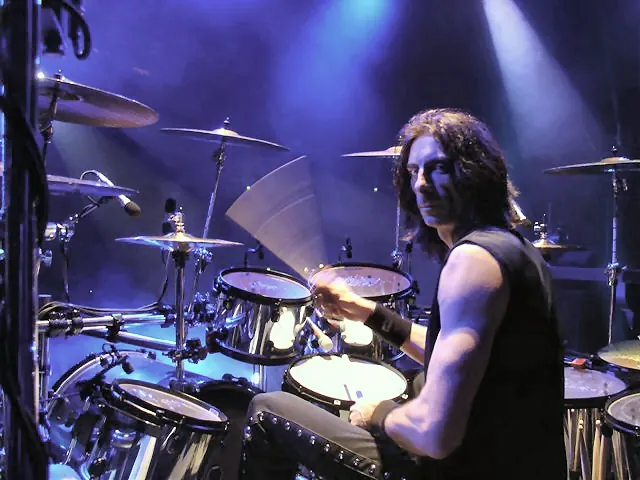 Judas Priest: Scott Travis, 'non ci sono trigger o sofisticazioni di batteria su "Painkiller", solo su un brano'