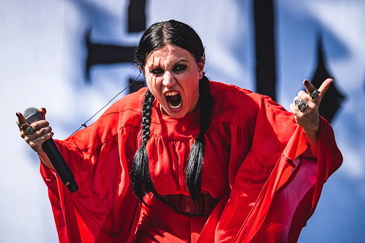 Lacuna Coil: Cristina Scabbia, "Come nuovo chitarrista abbiamo pensato subito a Daniele Salomone"