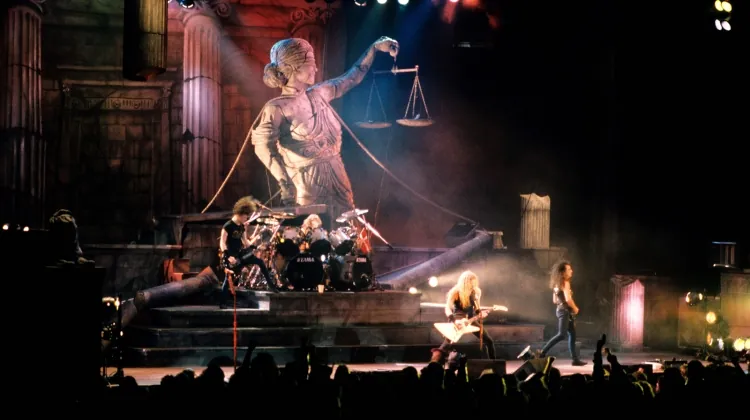 Metallica: John 5, 'quella volta in cui feci crollare dal palco la statua della Giustizia e Lars Ulrich mi licenziò'