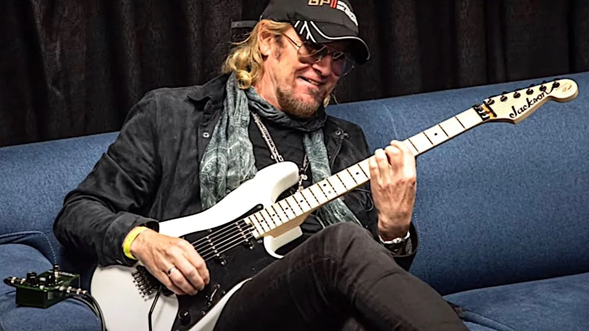 Iron Maiden: Adrian Smith, 'ero un po' a disagio con le vecchie copertine, preferisco una più sottile come quella di "Brave New World"'
