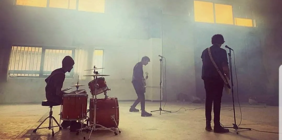Between Changes And Me: ascolta il nuovo singolo 'Saturday Night's for Fighting'