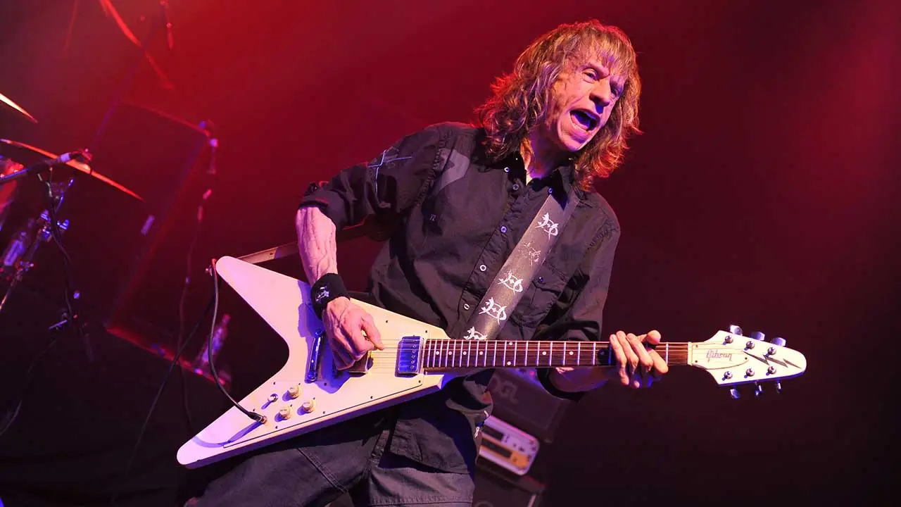 Diamond Head: Brian Tatler insegna come suonare 'Am I Evil?' in un nuovo video
