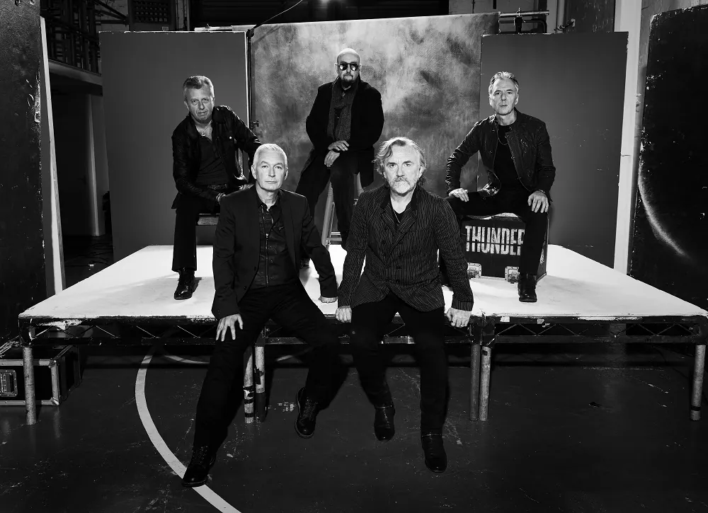 Thunder: annunciato il nuovo album "All the Right Noises", online il primo singolo 'Last One Out Turn Off the Lights'
