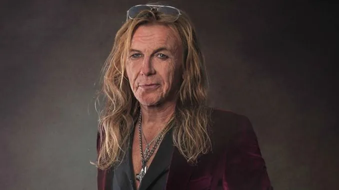 Ronnie Atkins: non molla e firma per Frontiers Music Srl