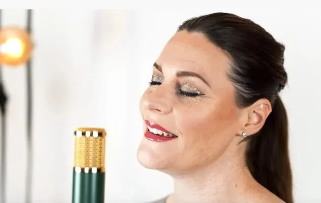 Floor Jansen (Nightwish): guarda mentre canta 'Ave Maria' di Schubert