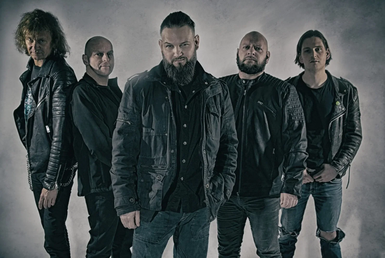Ivory Tower: il video ufficiale del brano 'Passing'