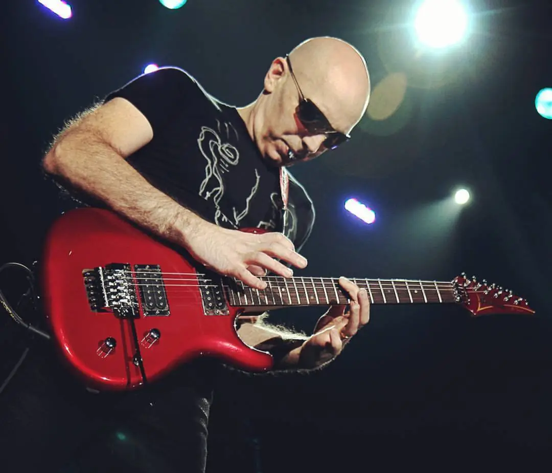 Joe Satriani: 'usavo il tapping prima di vederlo da Eddie Van Halen, ma c'è un motivo'