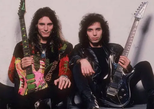 Joe Satriani: 'quel giorno in cui Steve Vai si presentò da me con una chitarra in mano e mi chiese di mostrargli come suonare'