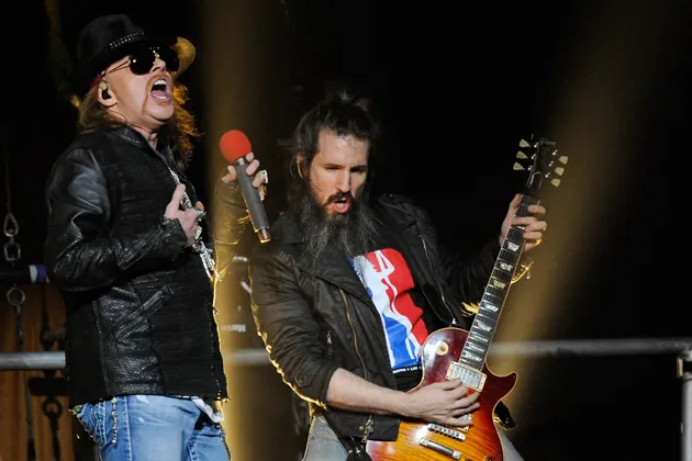 Guns N' Roses: Bumblefoot, 'quello di 'Shackler's Revenge' era il solo che amavo di più suonare'