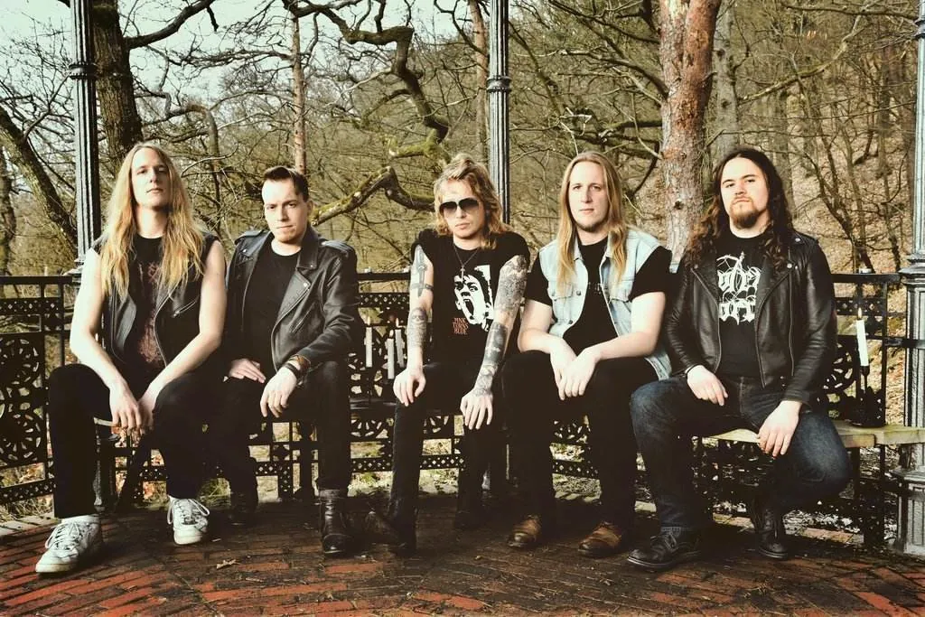 Lunar Shadow: nuovo album su Cruz Del Sur Music, in anteprima il pezzo 'Serpents Die'