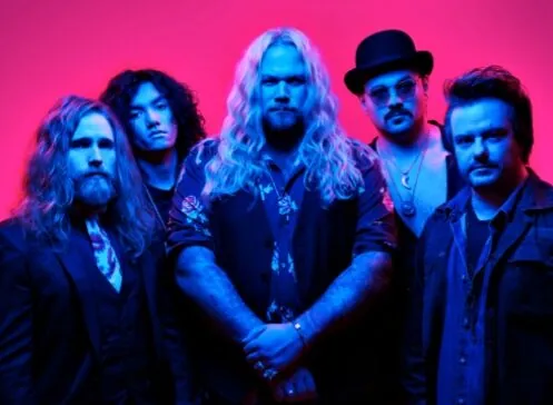 Inglorious: ascolta la cover di Avril Lavigne di 'I'm with You'