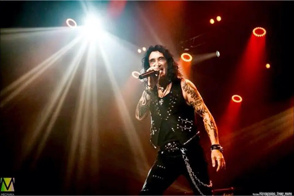 Robin McAuley: guarda il video di 'Feel Like Hell'