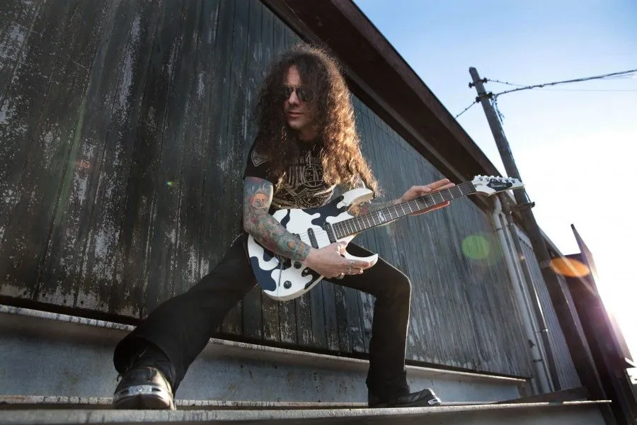 Ibanez Guitars: la nuova Ibanez AZ2204B presentata da Stefano "Sebo" Xotta
