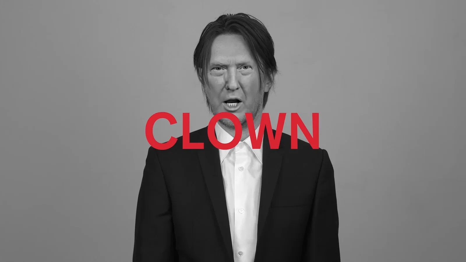 Steven Wilson: diventa Donald Trump, Mark Zuckerberg, Scarlett Johansson e altri nel video di 'Self'