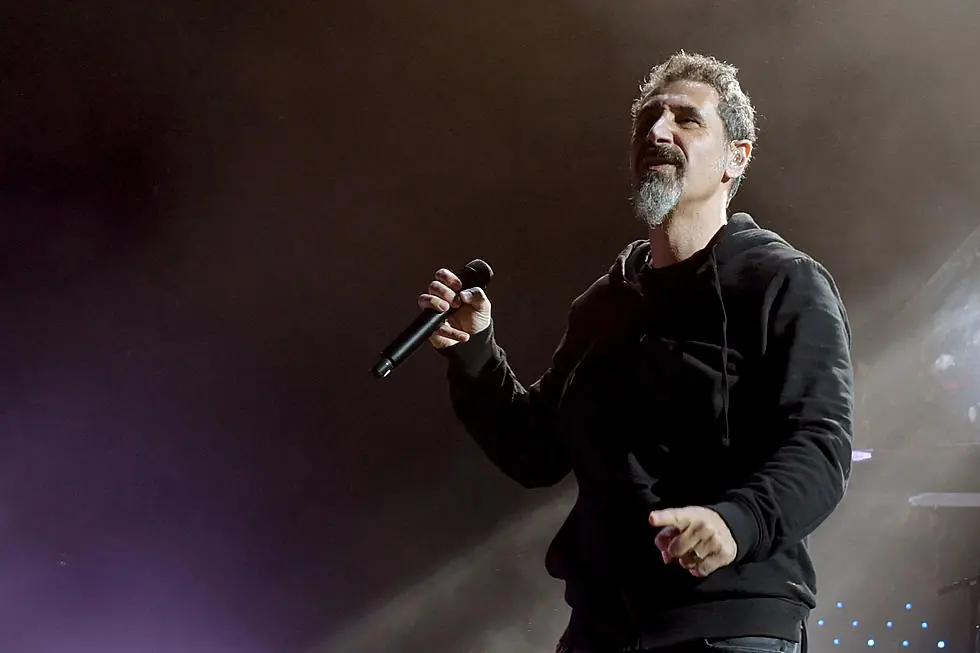 Serj Tankian: condiviso il video di "I'm Counting On You" dal nuovo album "Covers, Collaborations & Collages"