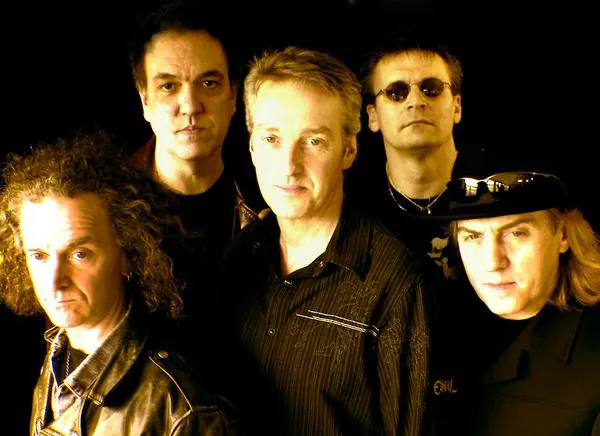 FM: guarda il music video di 'Someday (You'll Come Running)' dal nuovo album dal vivo "Tough It Out Live"