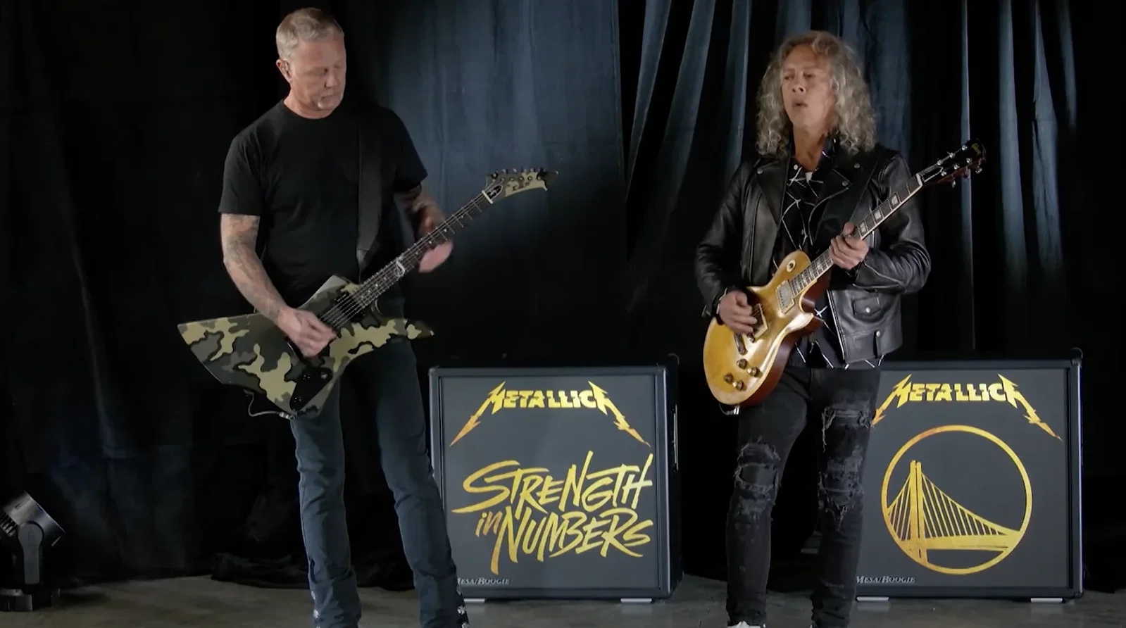 Metallica: James Hetfield e Kirk Hammett suonano "The Star-Spangled Banner"