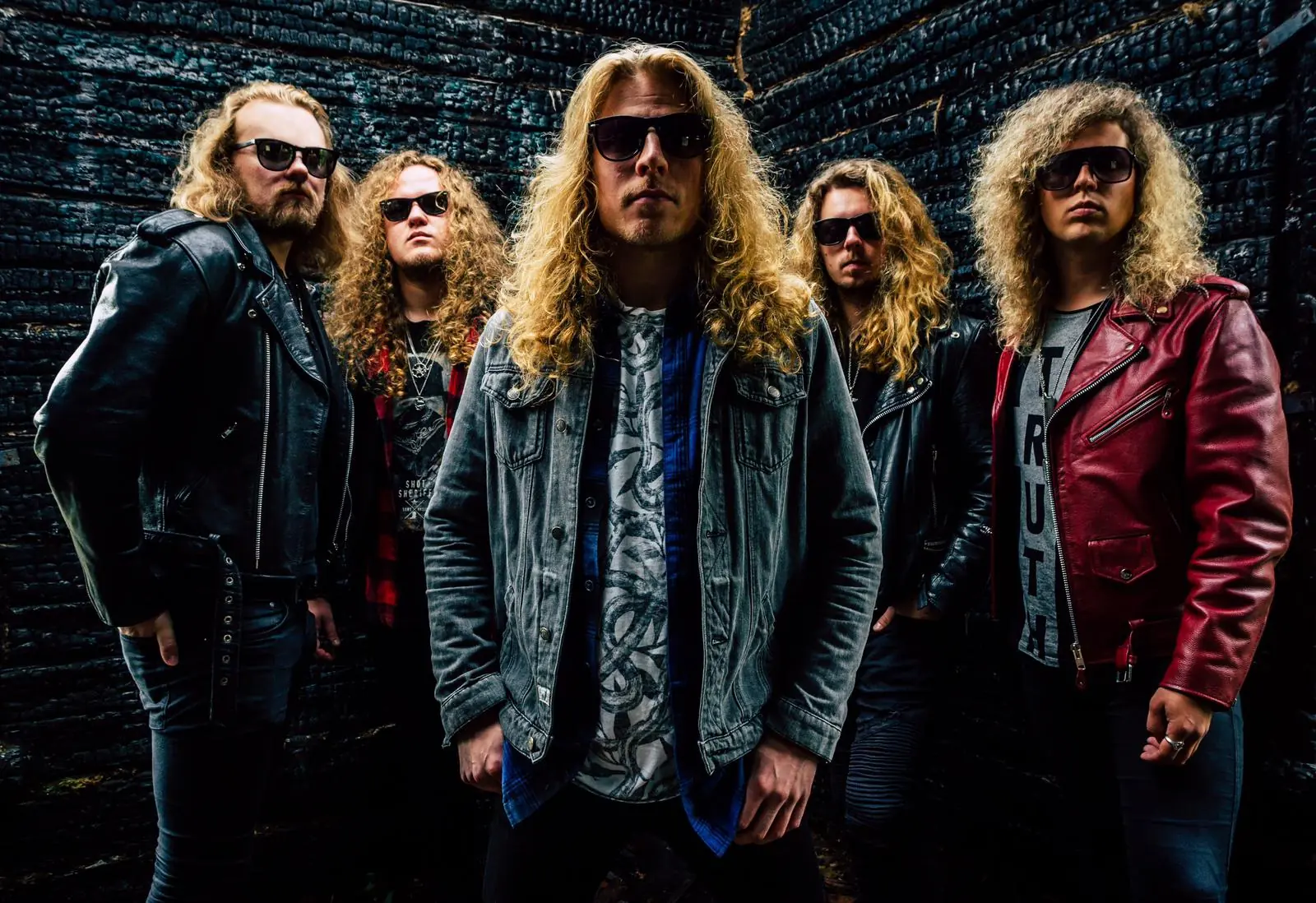 Temple Balls: il live video ufficiale di 'Heart of a Warrior'