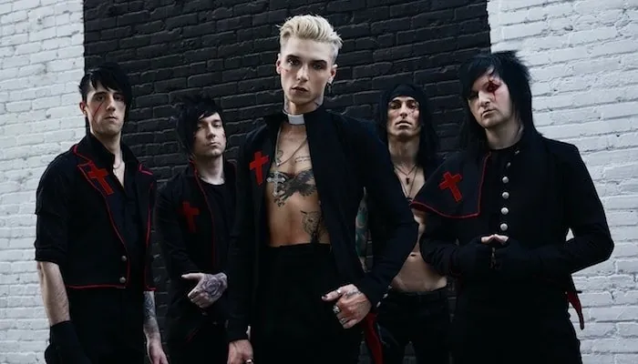 Black Veil Brides: pubblicato il "dietro le quinte" del music video ufficiale per la loro nuova canzone 'Fields of Bone'