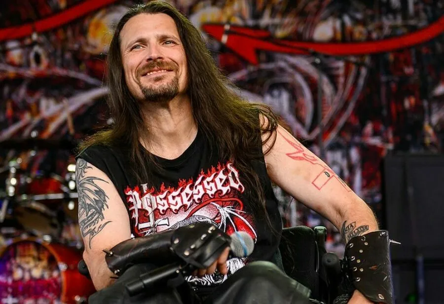 Possessed: Jeff Becerra torna a camminare dopo più di 30 anni, grazie alla robotica