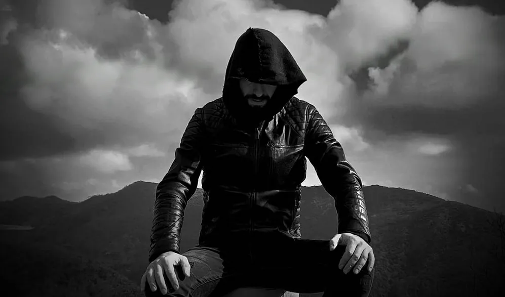 Kolossus: ecco il videoclip ufficiale di 'Outsider'