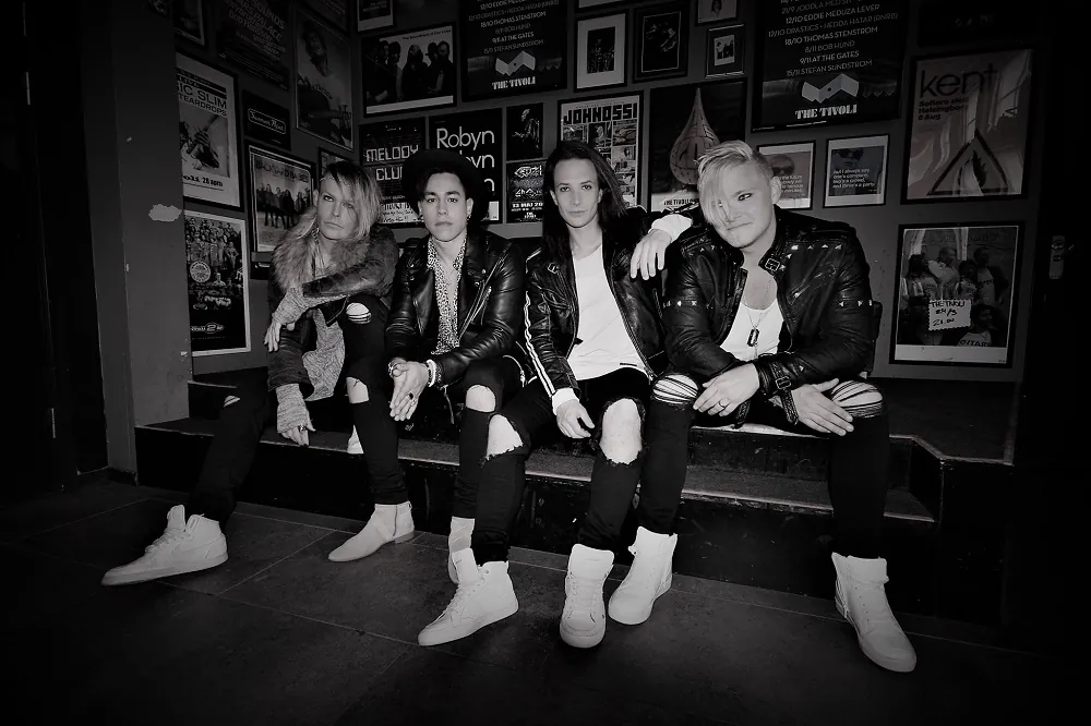 Cruzh: ecco il lyric video di 'New York Nights' dal nuovo LP "Tropical Thunder" dei rocker svedesi di Alex Waghorn