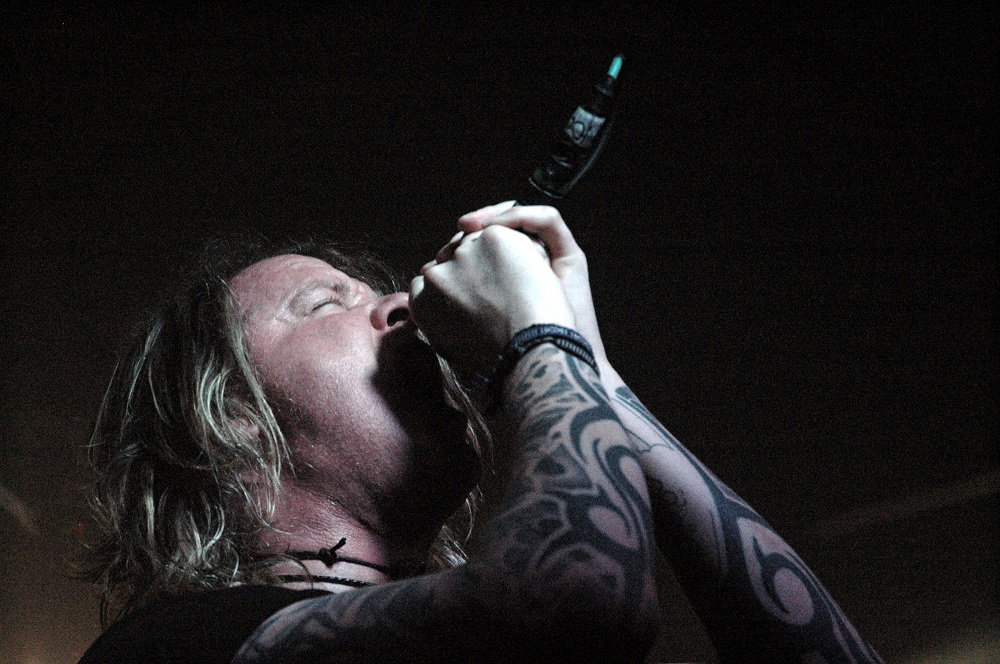 Burton C. Bell: l'ex cantante dei Fear Factory esegue 'Replica' a Sidney, video
