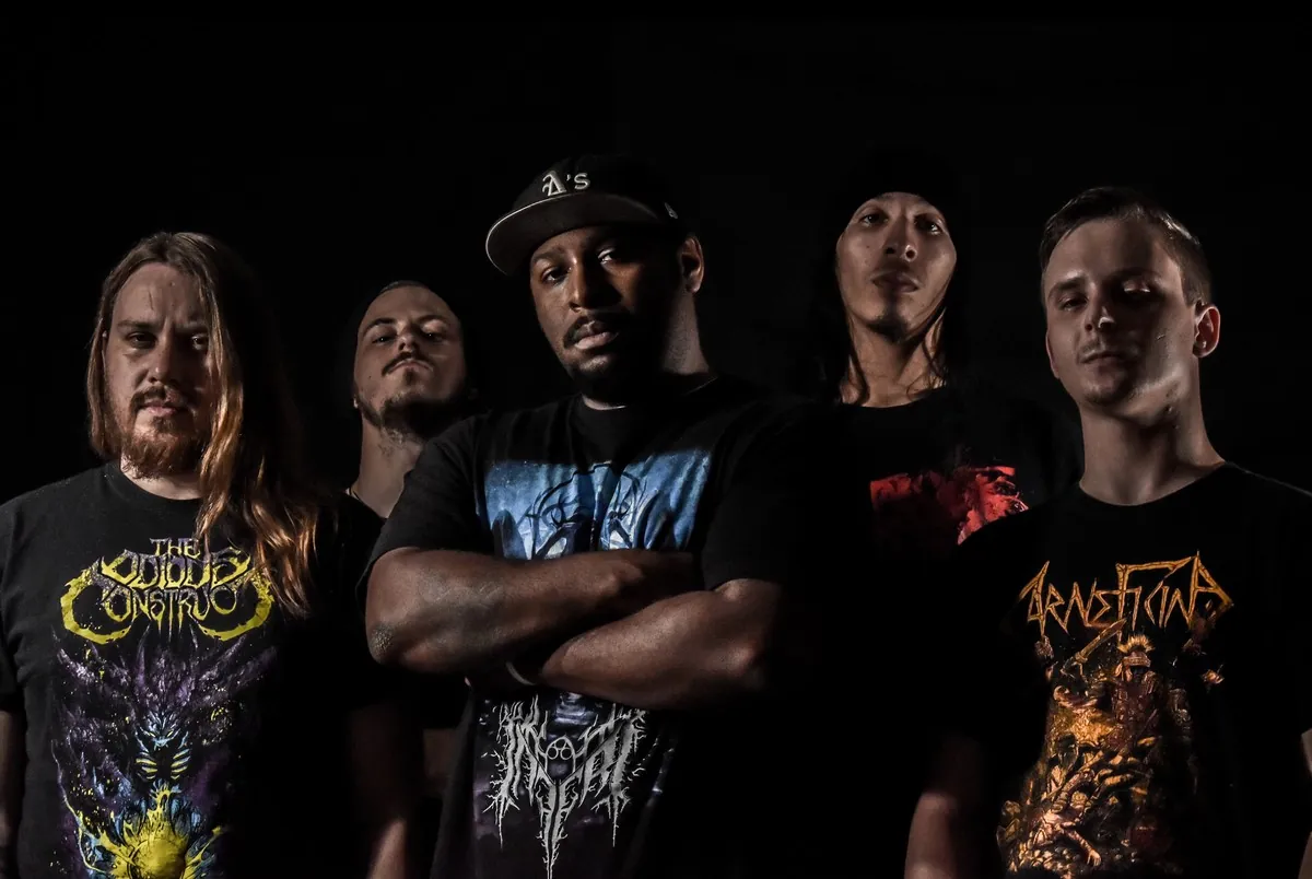 Symbolik: il guitar playthrough video di 'Invoking Oblivion'