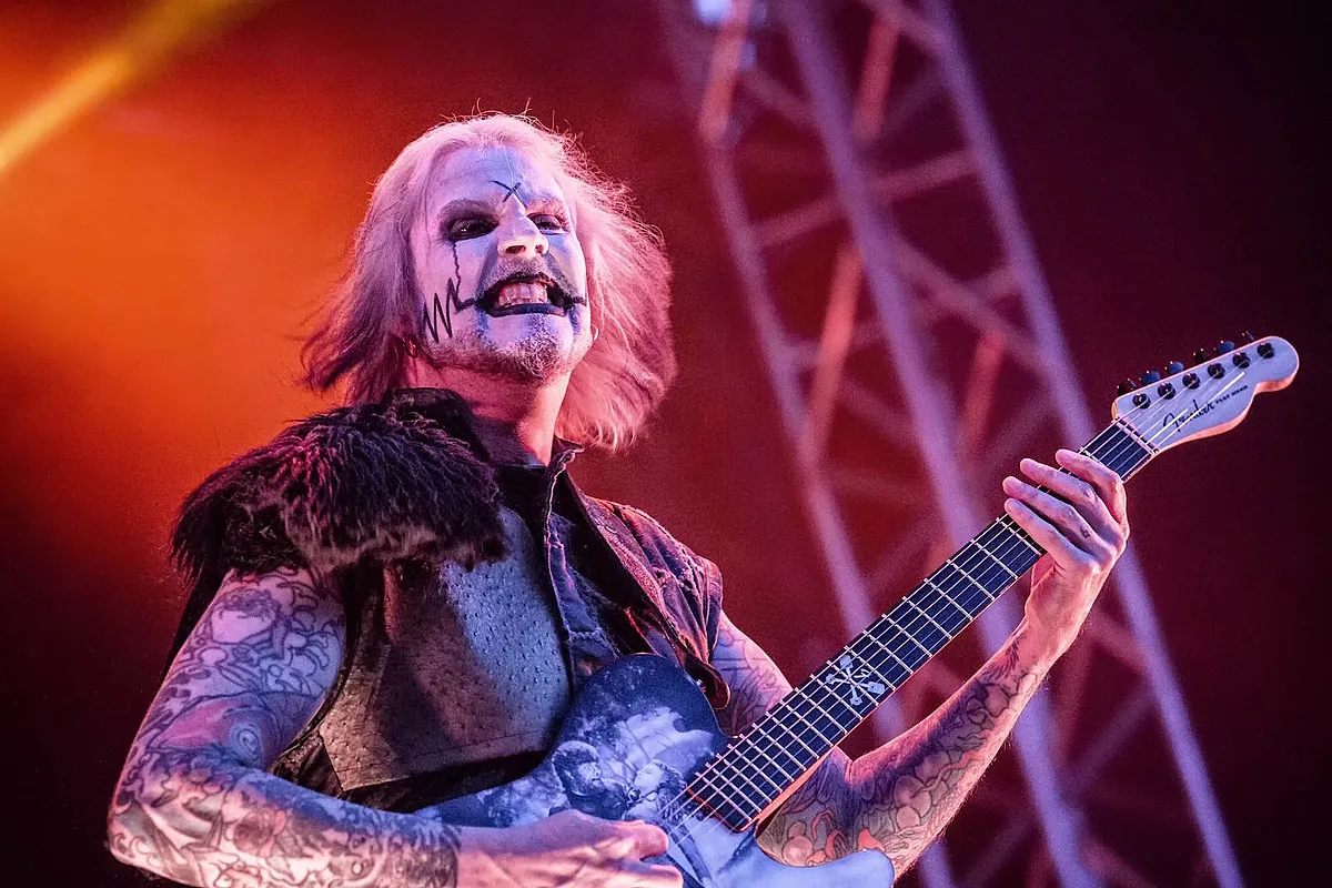 Mötley Crüe: John 5 esegue 'Too Fast For Love'
