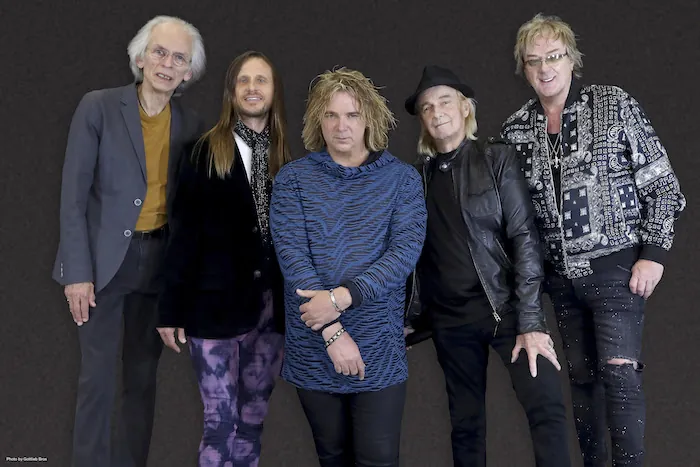 YES: guarda il video di 'A Living Island'