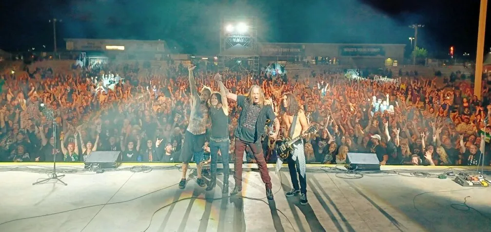 Sebastian Bach: canta i classici degli Skid Row al Rocktember Music Festival