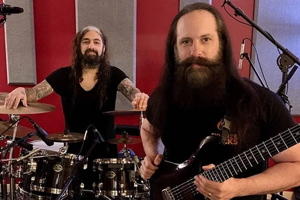 Dream Theater: John Petrucci spegne le voci di un possibile rientro di Mike Portnoy