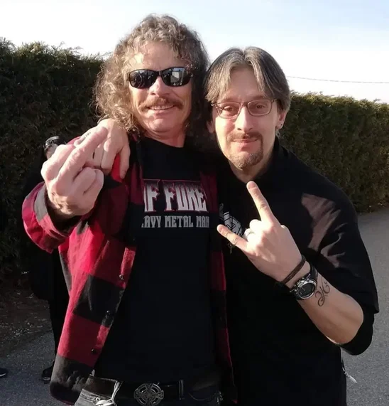 Andy e Bobby "Blitz" Ellsworth degli Overkill salutano i fans