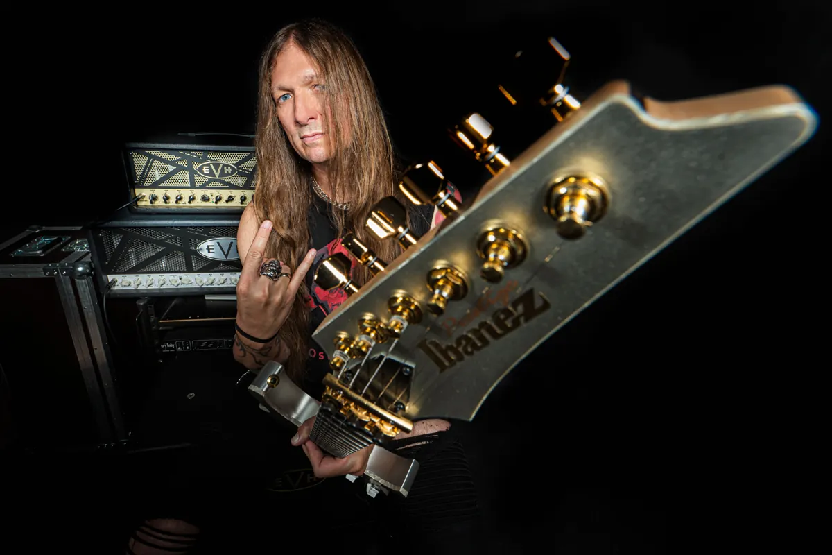 Ibanez Guitars: la nuova chitarra Ironlabel XPTB620 suonata da Andy Martongelli (Arthemis)