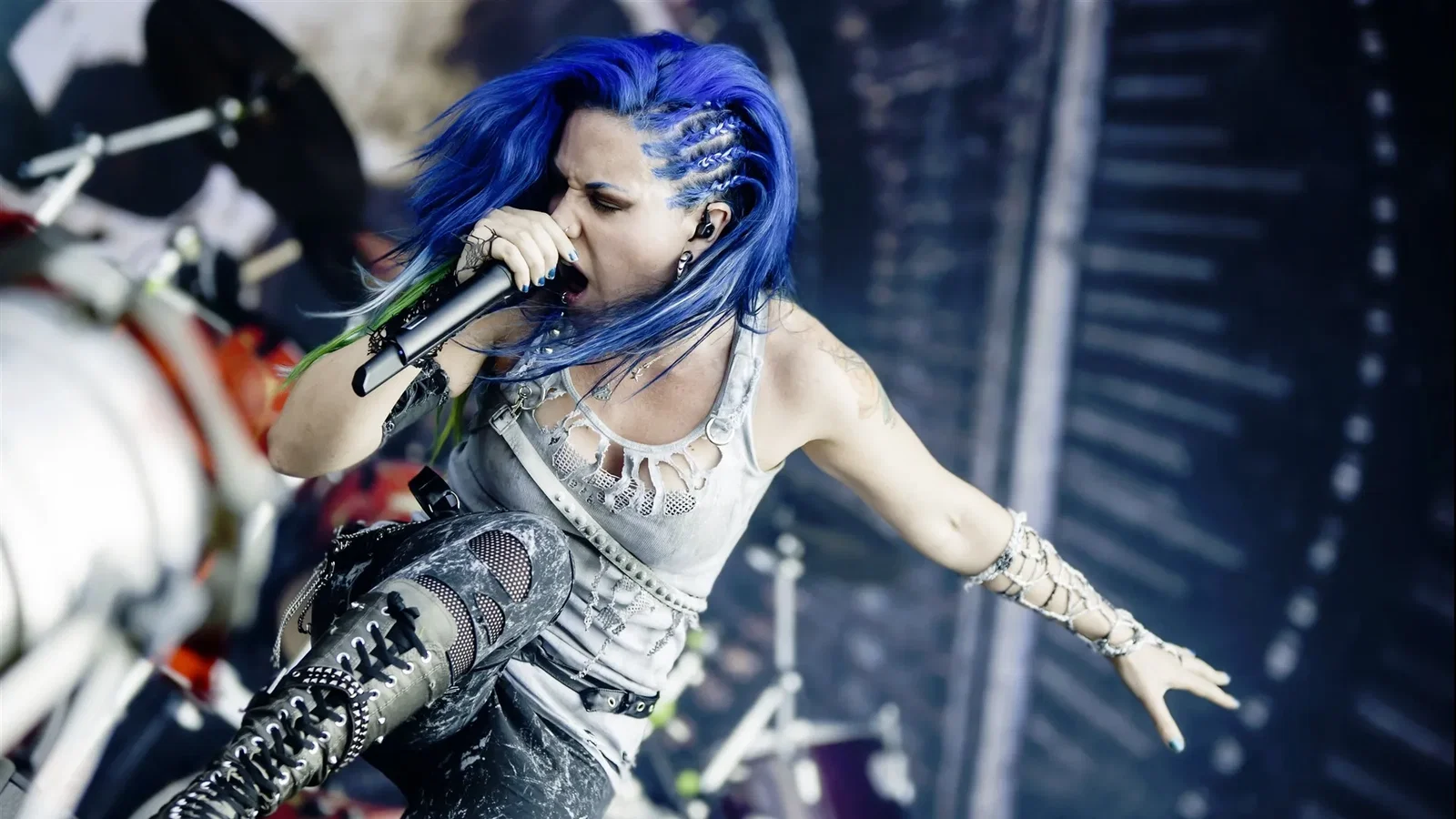 Alissa White-Gluz: ufficializzati i primi componenti che faranno parte del suo progetto solista