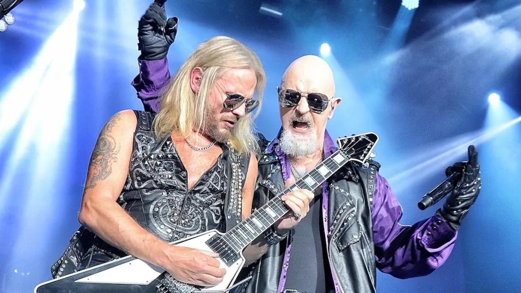Judas Priest: Richie Faulkner racconta di quando chiese alla tavola Ouija se avesse suonato in una band famosa e la risposta fu "JP"